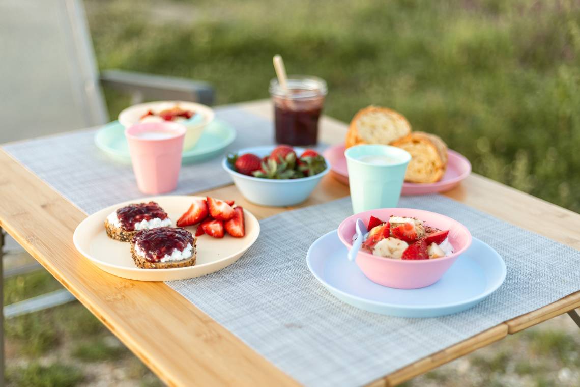 Koziol - Traumhaftes Pastell-Picknick mit Geschirrserie NORA