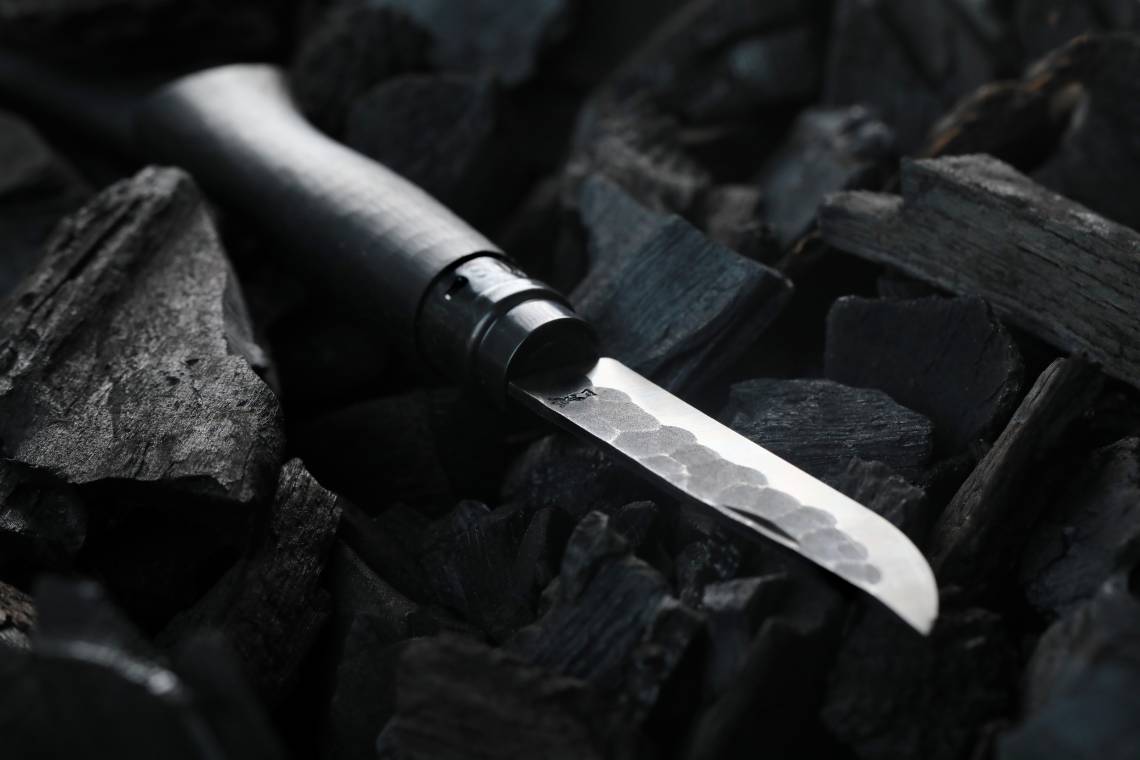 Opinel - Ein Kunstwerk aus Stahl und Ebenholz: Forge No. 08 Messer