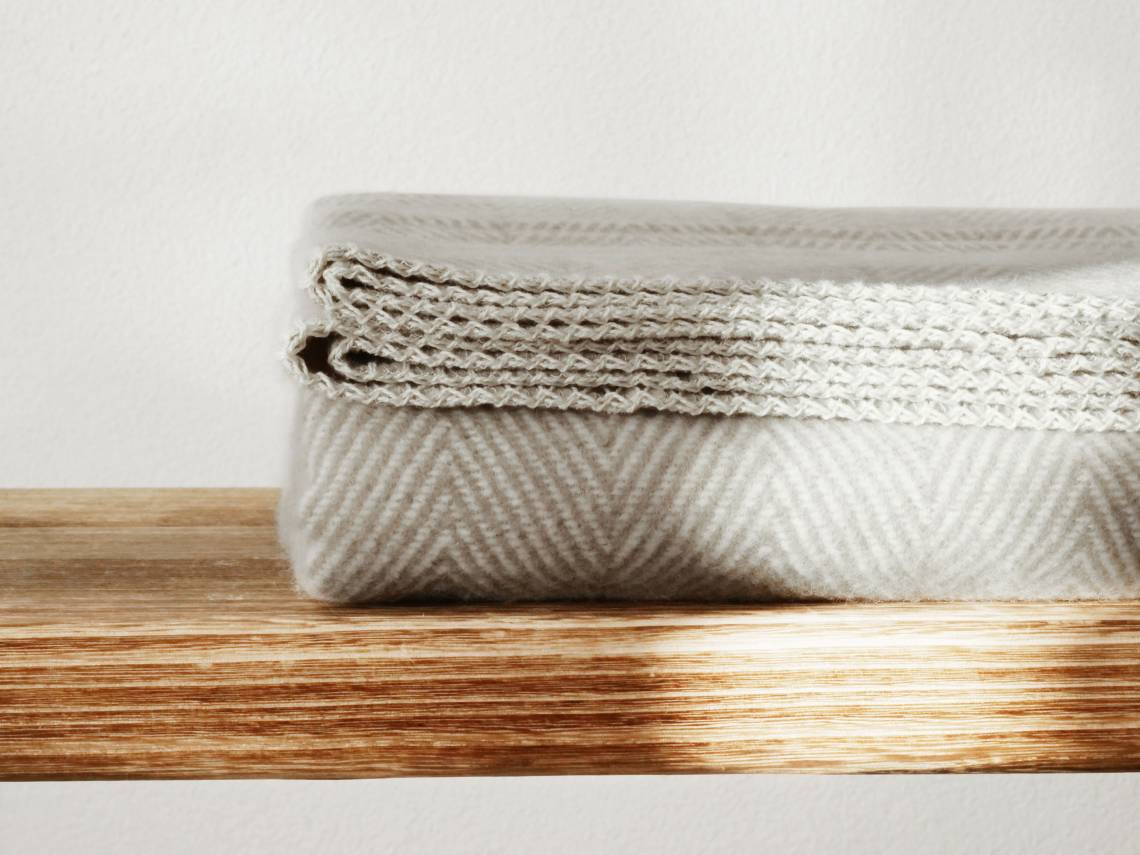 RIEMA - Liegt leicht auf der Haut: Kuscheldecke FINN
