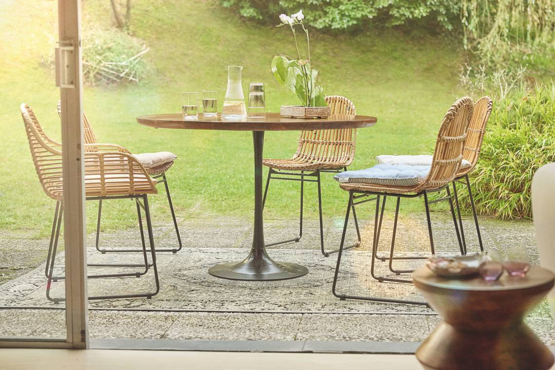 Tom Tailor  TT_Modern Table round mit Rattanchairs 0878