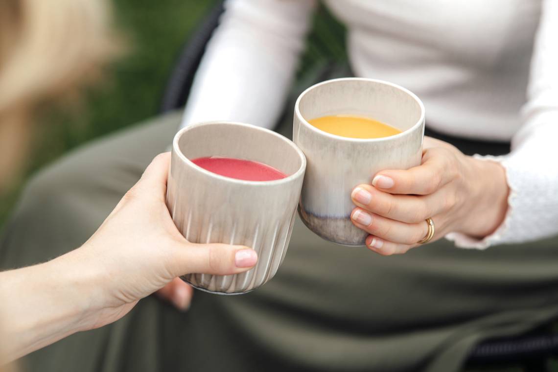 Villeroy & Boch - Anstoßen mit Becher-Set von Perlemor Sand