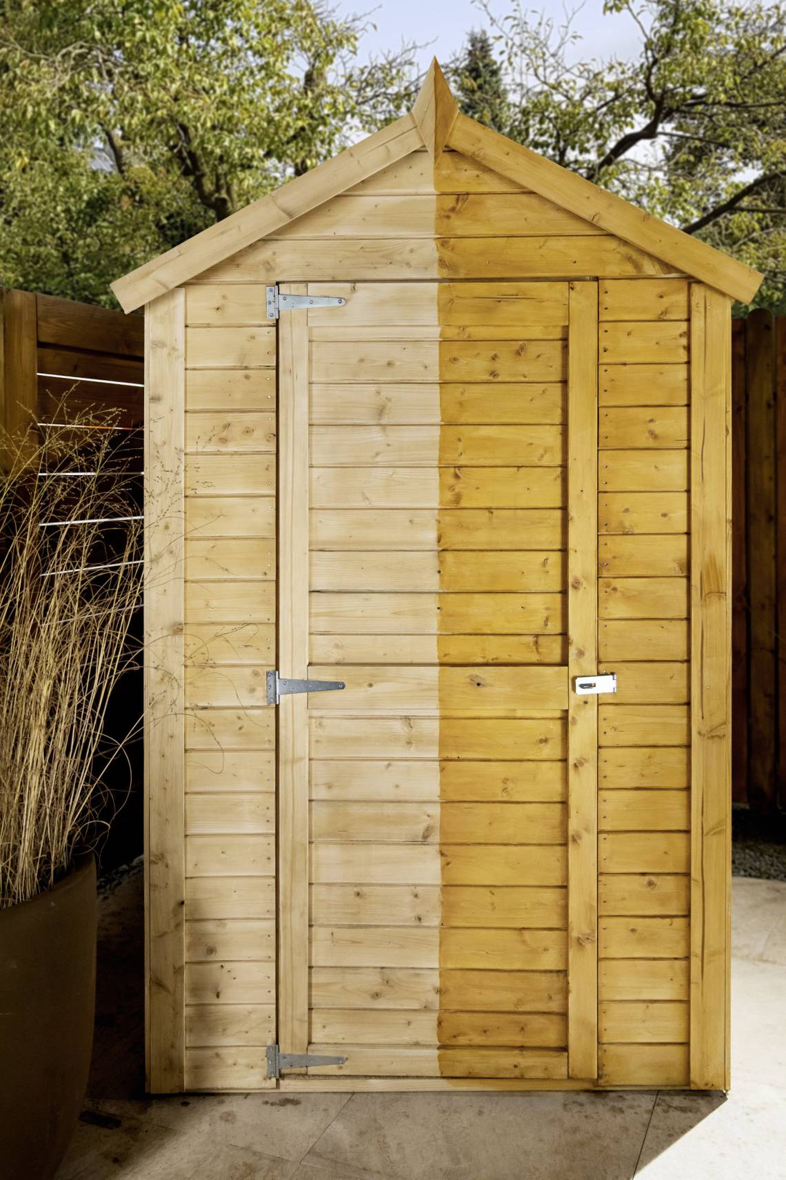 Xyladecor - Gartenhütte vor und nach Holzschutz-Lasur Behandlung