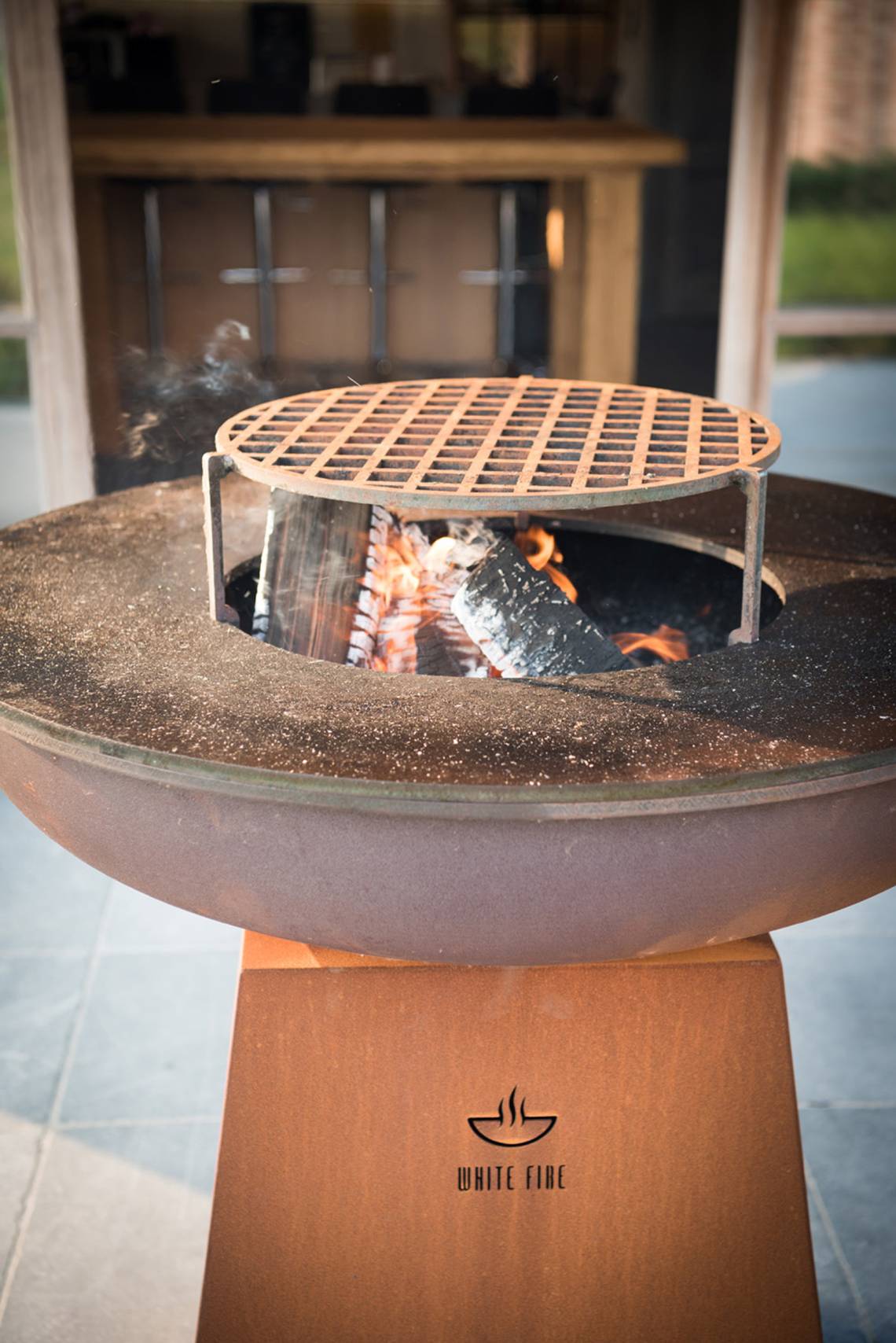 cosy & trendy - White fire BBQ mit Grillrost