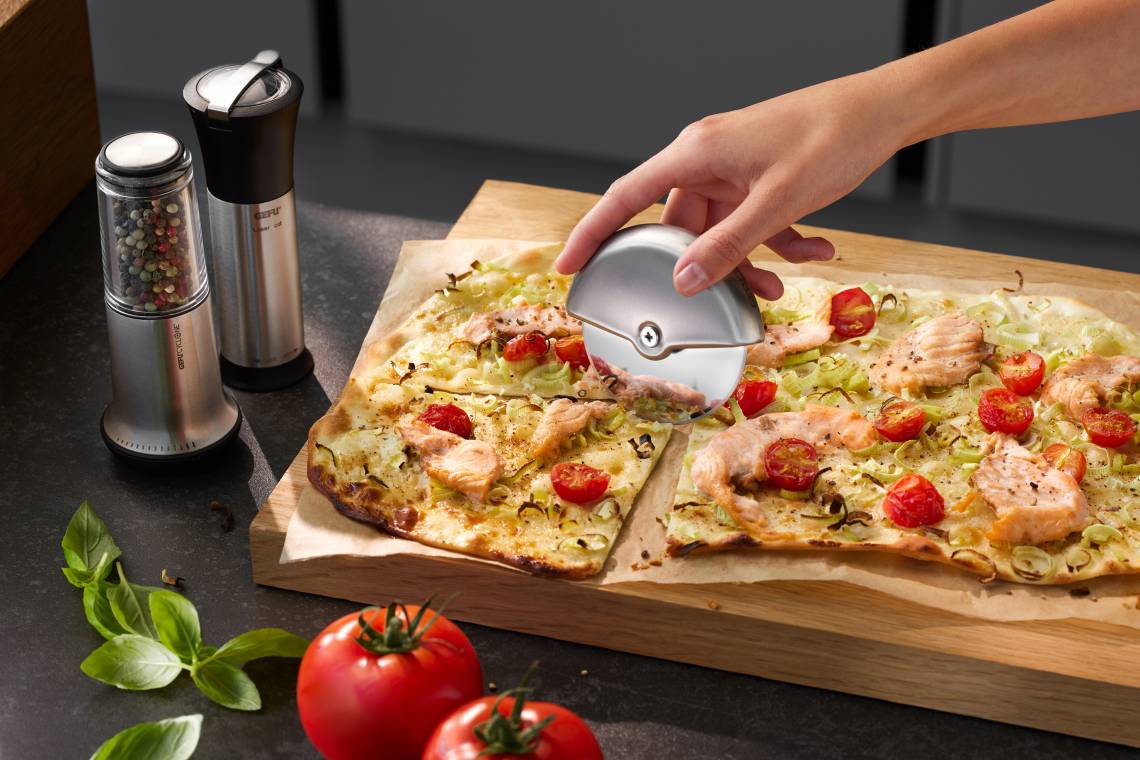 GEFU - Gleitet mühelos durch Pizza: Pizzaschneider MONZA