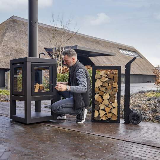 Black Quaruba Gartenkamin mit Holzlager