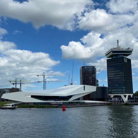 Amsterdam museum und lookout mit derSchaukel