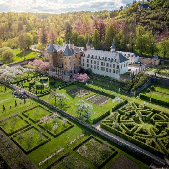 Ansembourg-castle-and-gardens 