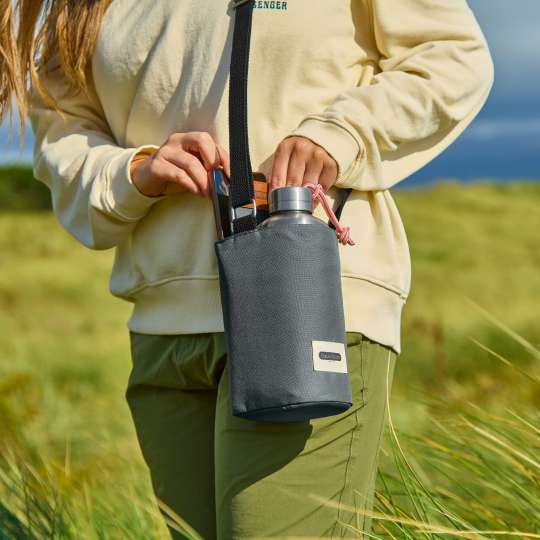 Black+Blum - Trinkflasche und Handy immer dabei mit dem Bottle Bag