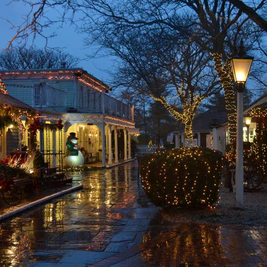 Discover Long Island - Downtowns Stony Brook - Weihnachtslichter