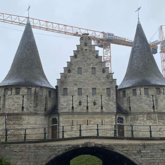 Eine kleinere Version des Holstentors in Gent