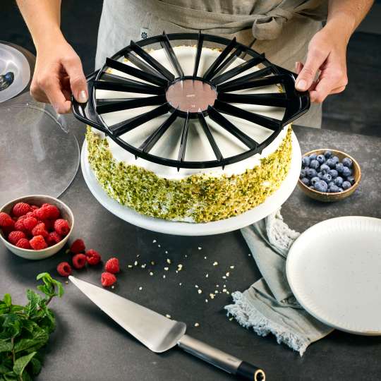 GEFU - Bis zu 16 gleichmäßige Kuchenstücke mit dem Tortenteiler DIVIDO