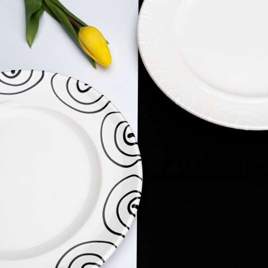 Gmundner Keramik - Effektvolles Tischdekor in Schwarz-Weiß