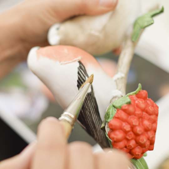 Goebel Atelier - Handbemalt mit Liebe zum Detail: Singvögel Figur Gimpelpaar
