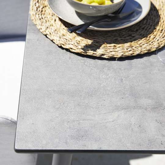 Interliving - Gartenmöbel Serie 7003 - Tisch mit Platte aus HPL Beton