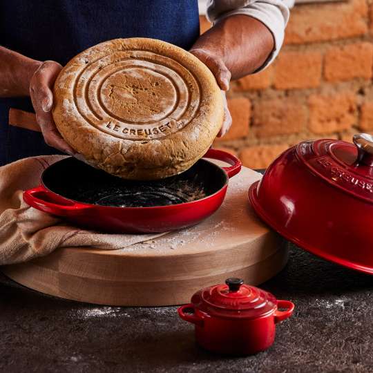 Brot backen leicht gemacht im Brotbräter von Le Creuset