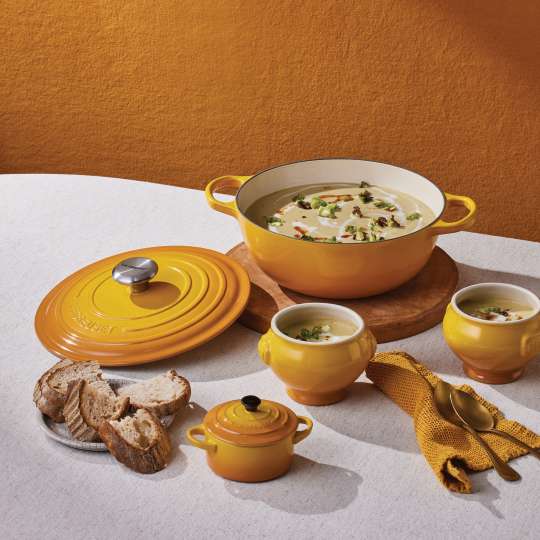 Le Creuset - Kollektion Nectar in warmen Goldtönen