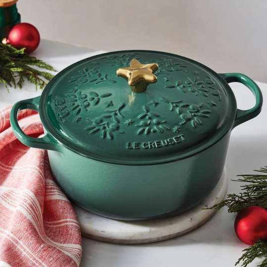 Le Creuset - Mit einem goldenen Sterngriff veredelt: Weihnachtsbräter Signature, Artichaut