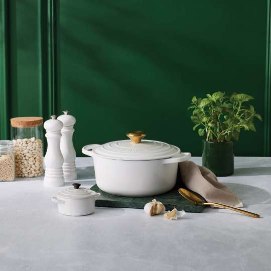 Le Creuset - Für einen Hauch von Luxus bei Tisch: Bräter Signature & Gewürzmühlen White