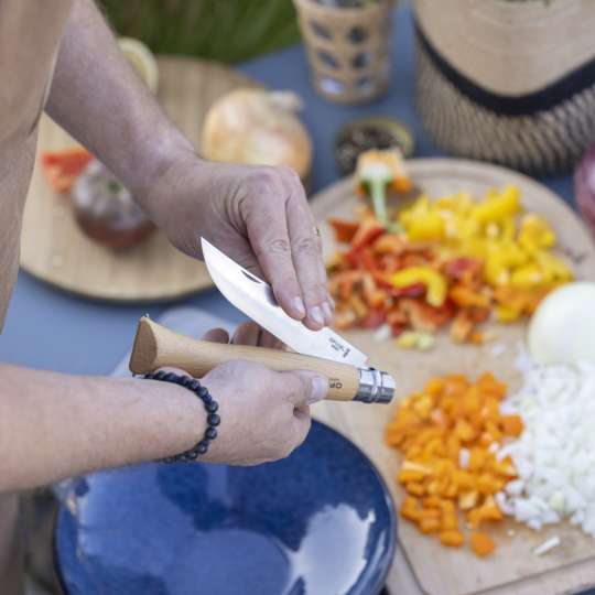 Opinel - Barbecue-Set: Messer No. 12 B lässt sich sicher in den Griff klappen