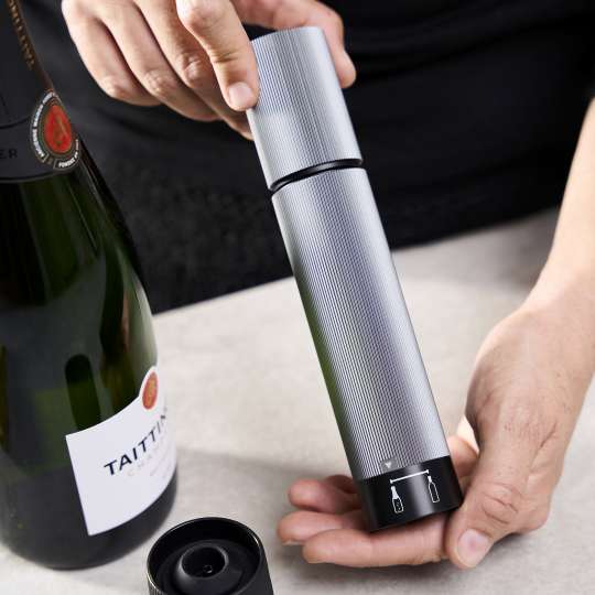 Peugeot - Edel mit Carbon-Aluminium-Finish: Manuelle Weinpumpe PRESERVE LINE