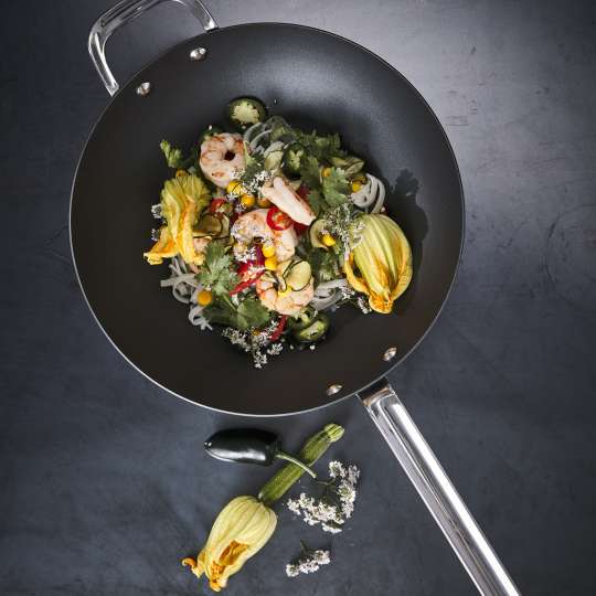 Scanpan - Anbraten mit Vergnügen: Wok der Black Iron Serie