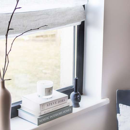Schulz HOMEWEAR - Raffrollo mit Fensterrahmenbefestigung - Bücher auf Fensterbank