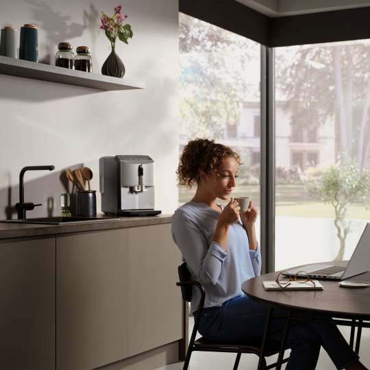 Stilvoller Kaffeegenuss auf Knopfdruck mit dem Siemens Kaffeevollautomat EQ300