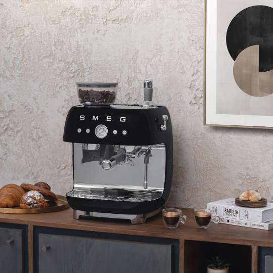 Smeg - Barista-Feeling für Zuhause: All-in-One Espressomaschine EGF03