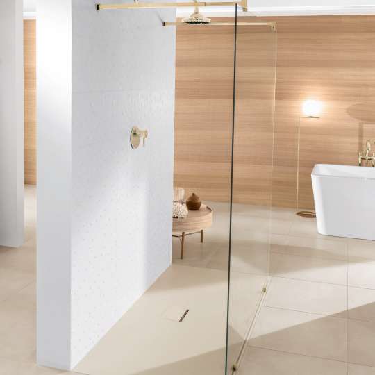 Villeroy & Boch - Duschboden in Beige - Bad mit Holzwänden