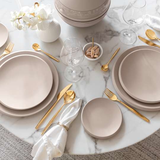 Villeroy & Boch - Dezentes NewMoon beige veredelt mit Besteck von MetroChic d'Or