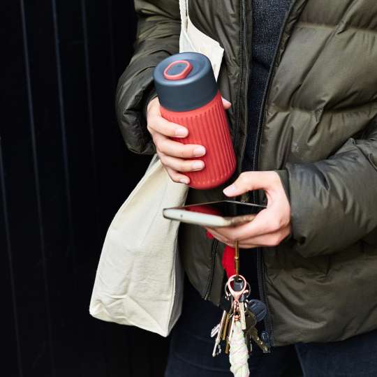 black+blum - Coffee-To-Go Becher Rot - Handlich