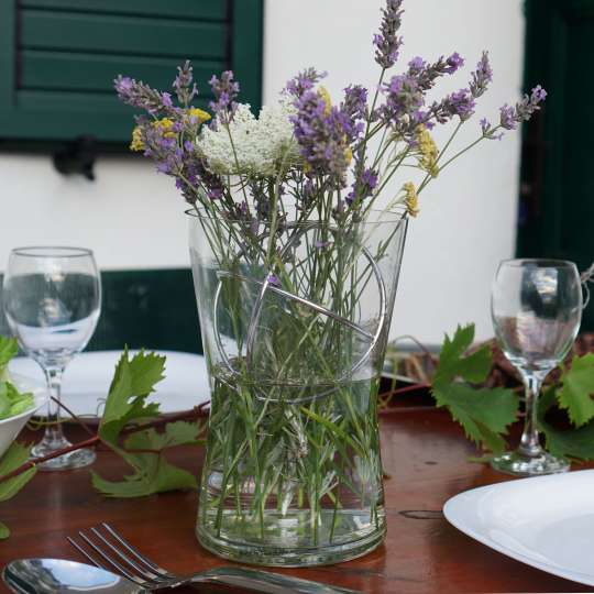 Lavendel in der Vase Sphere von Born in Sweden