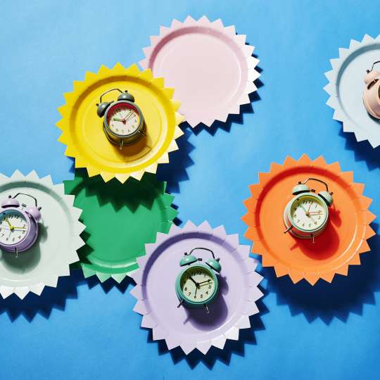 chicmic - Zeit für mehr Farbe: Wecker in bunten Designs
