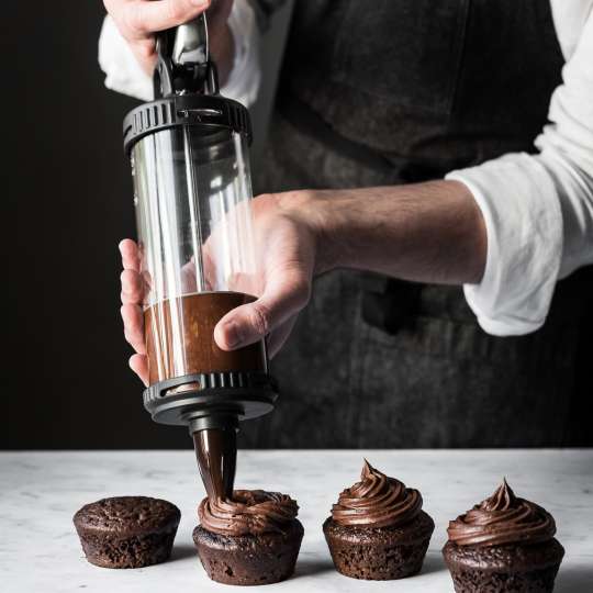 De Buyer - Perfekte Muffin-Toppings zaubern mit LE TUBE Küchenspritze