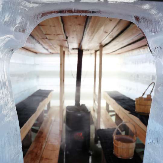 VisitFinland - Spektakuläre Eis-Sauna Pyhäpiilo