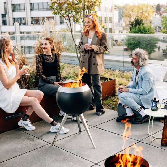 höfats - Wärmt Gäste auf Balkon und Terrasse: Feuerkorb MOON 