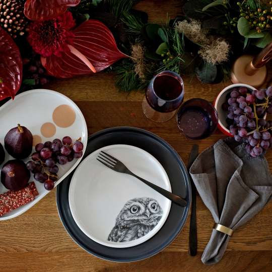mittelpunkt. weihnachtlich gedeckter Tisch