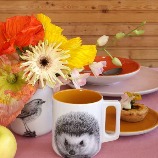 mittelpunkt - Tierischer Besuch auf der Sommertafel: Becher Igel und Spatz