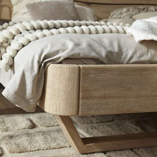 Natura Home - Bett Willston aus Wildeiche sandgestrahlt