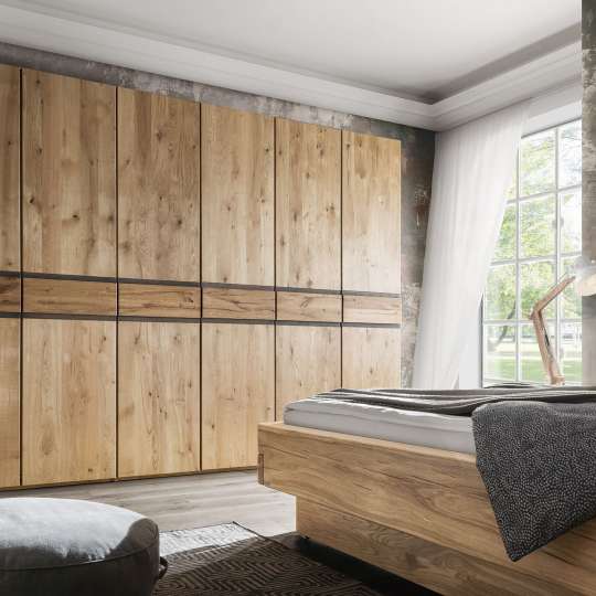 Natura Home - Baltimore Kleiderschrank und Balkenbett aus Wildeiche massiv