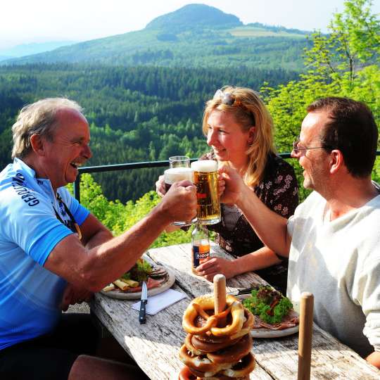 Ostheim Brotzeit mit heimischem Bier