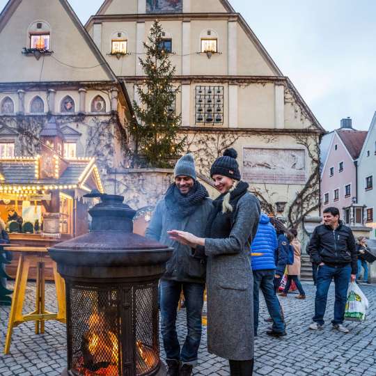 Holzfeuer auf dem Marktplatz von Weiden in der Oberpfalz