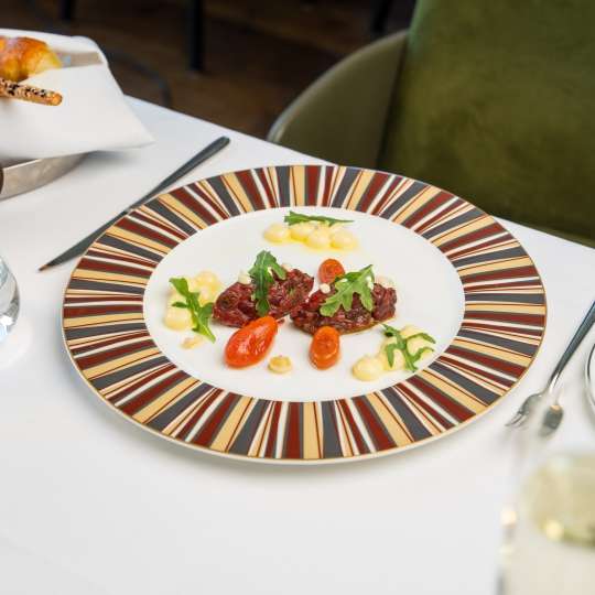 The Ritz-Carlton Hotel - Stilvolle Präsentation der kulinarischen Köstlichkeiten des Roberto's mit Porzellan von Villeroy & Boch