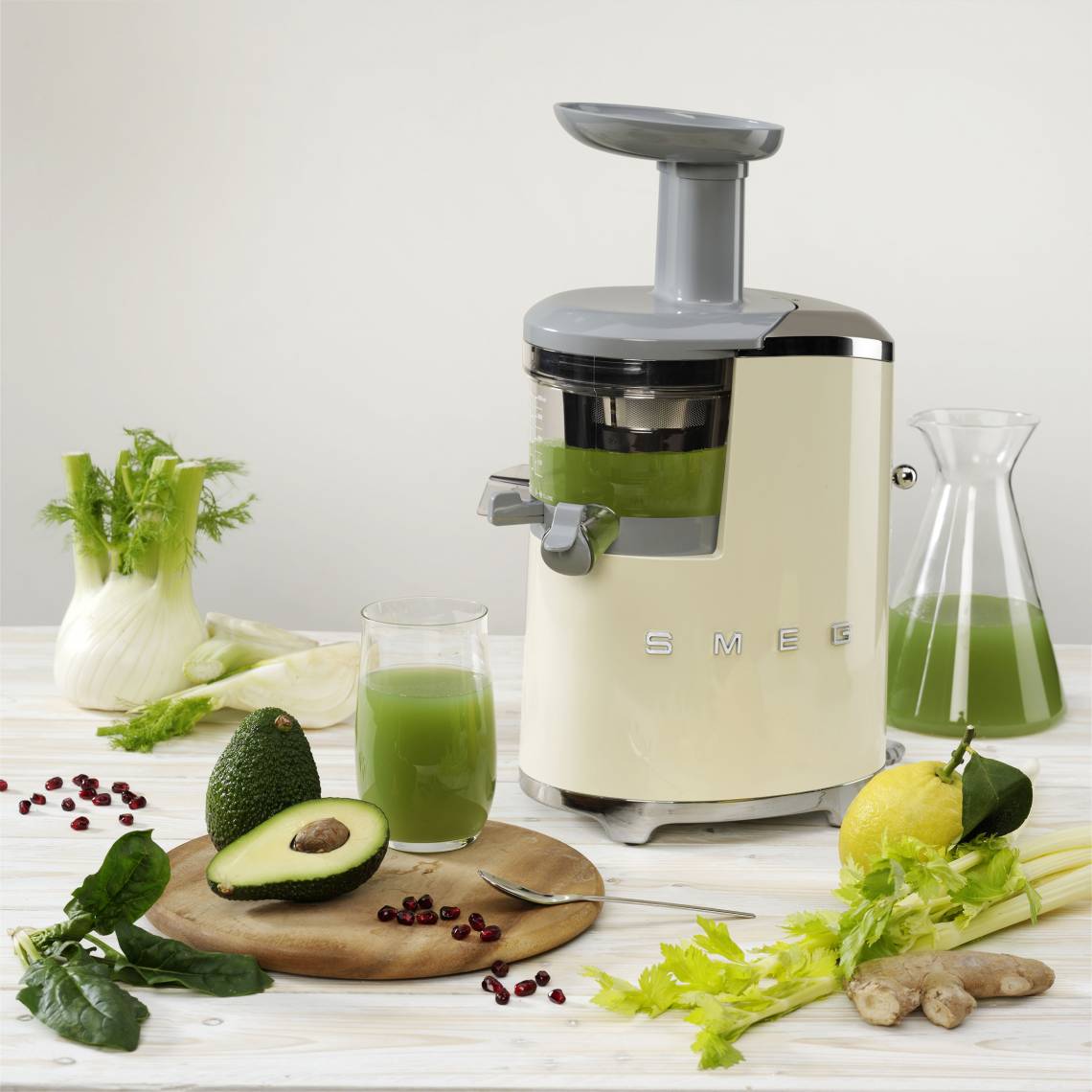 SMEG Juicer SJF01CREU Creme_Milieu 2