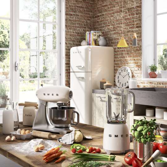 SMEG Kuechenmaschine und Standmixer_Milieu