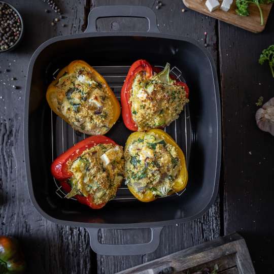 Vegetarischer Genuss: Gefüllte Paprika mit Couscous und Feta (c) ELO