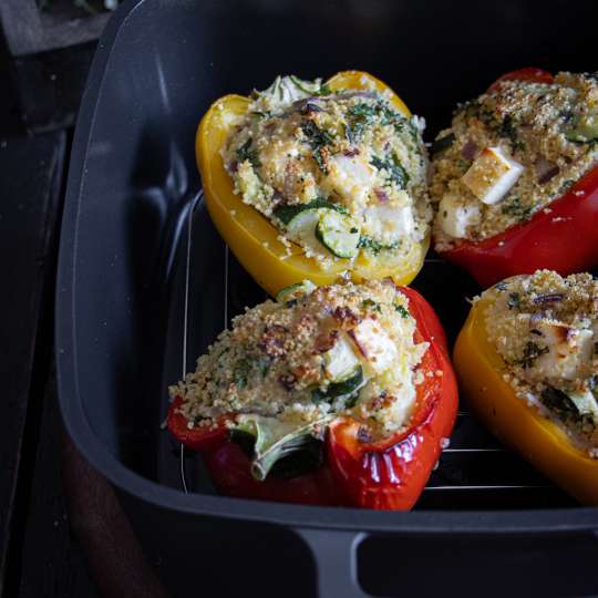 Schnell gemacht: Gefüllte Paprika mit Couscous und Feta (c) ELO