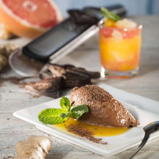 GEFU Ingwer-Schokoladenmousse mit Zitrusfruchtkompott hochformat