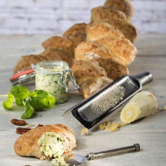 GEFU Pastinaken-Ährenbaguette mit Parmesanaufstrich hochformat