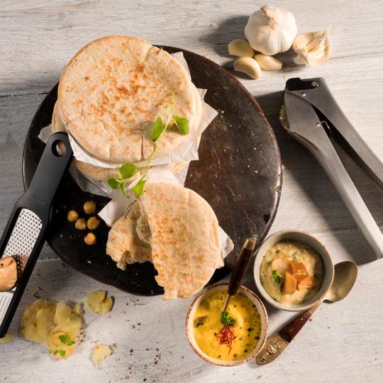 Orientalisches Naan Brot mit Kichererbsen-Knoblauch-Dips von GEFU